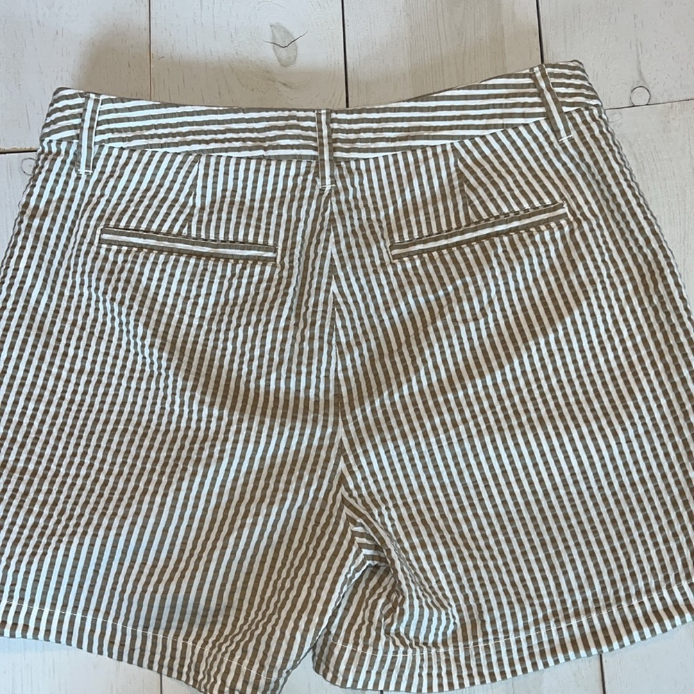 A New Day Women’s Beige & White Striped Shorts Size 6 Preppy Summer - Picture 2 of 4